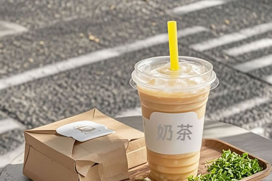 奶茶加盟的品牌选择攻略：知名品牌与新兴品牌